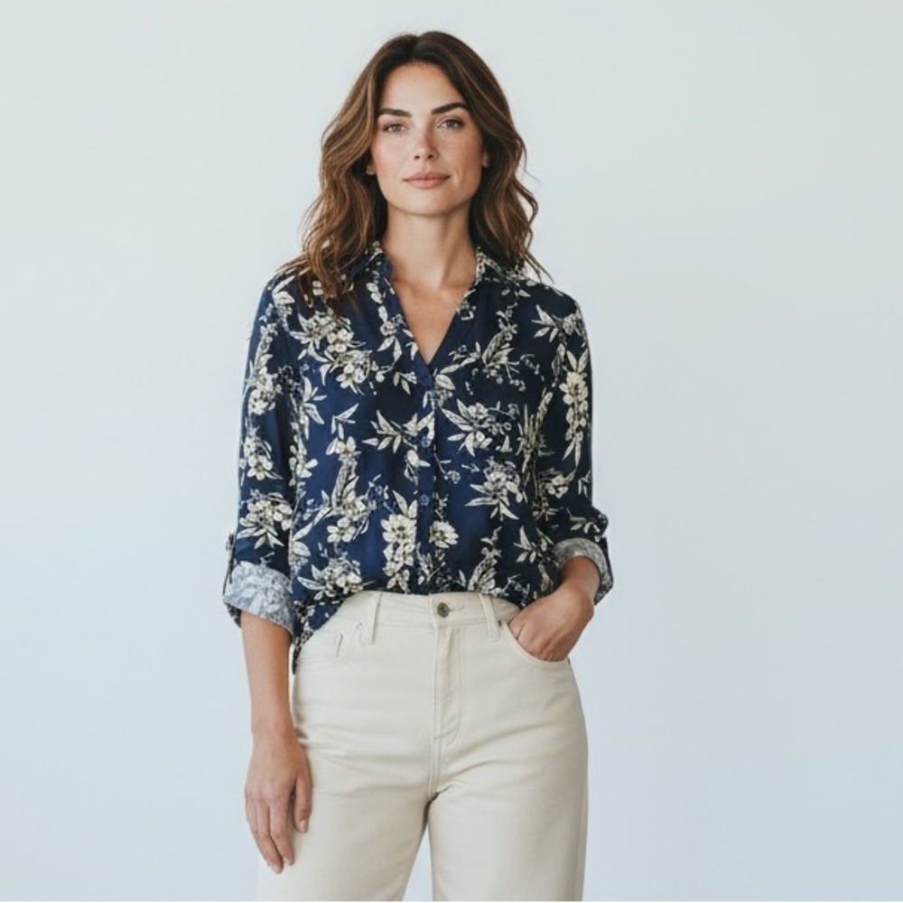 A Byer ladies long sleeve blouse blue and white floral excellent condition. L.